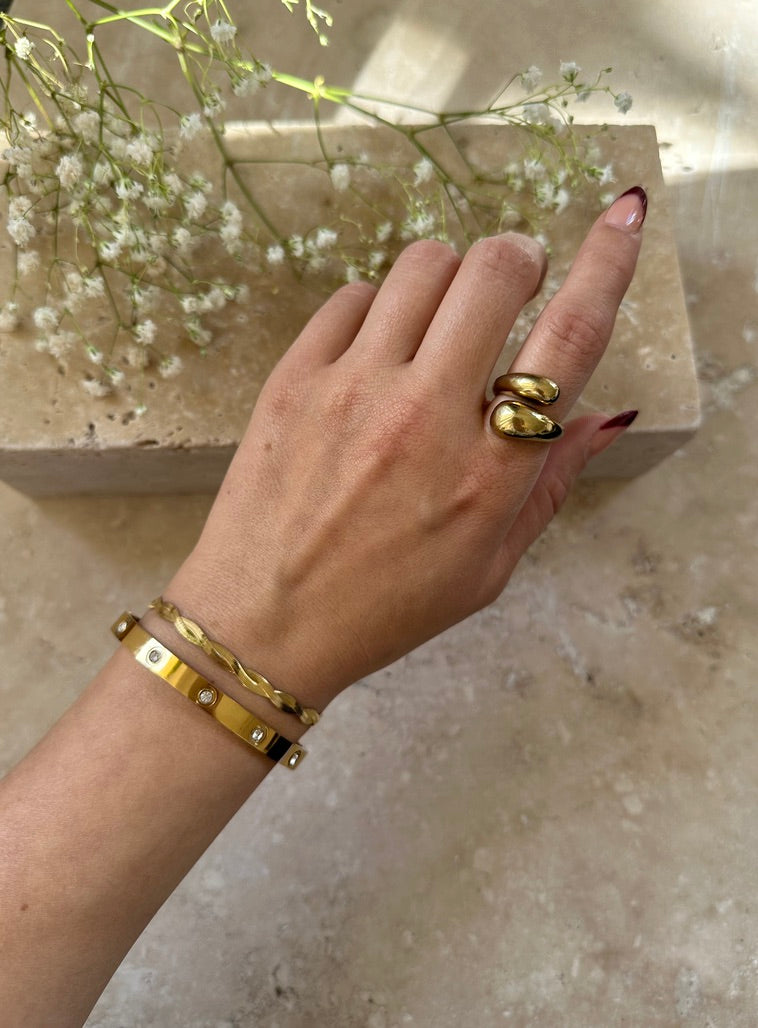 Hug Ring